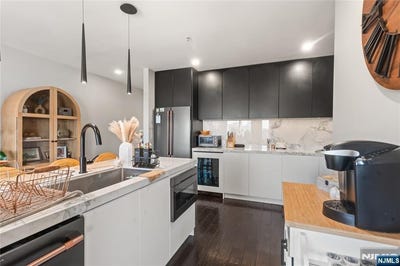 /international/us/226-the-promenade-edgewater-nj-110107939949/