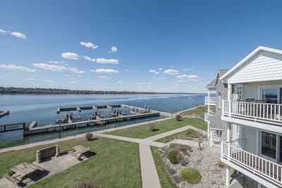 /international/us/12-dockside-morristown-ny-110107638770/