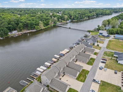 /international/us/12368-n-bridgeview-drive-monticello-in-110108470820/