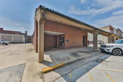/international/us/111-w-8th-street-coffeyville-ks-110107511510/