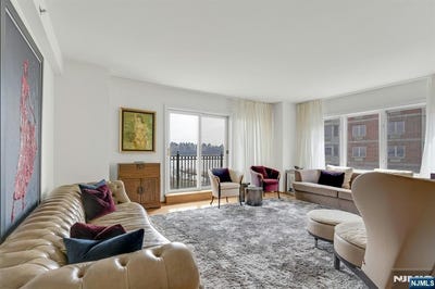 /international/us/3219-city-place-edgewater-nj-110106731755/