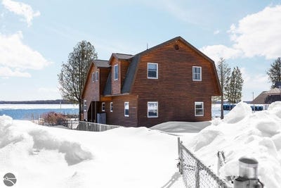 /international/us/148-n-huron-detour-village-mi-110106919281/