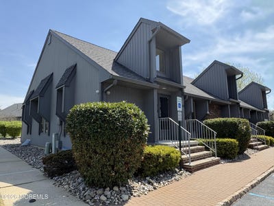 /international/us/53-village-court-hazlet-nj-110107306185/