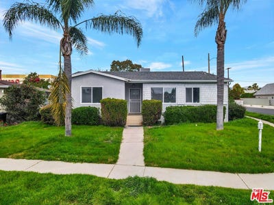 /international/us/12801-friar-st-north-hollywood-ca-110108392429/