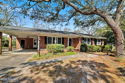 /international/us/101-ne-40th-street-oak-island-nc-110106529333/