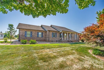 /international/us/151-meadow-oaks-drive-statesville-nc-110108205422/