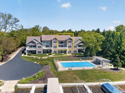 /international/us/8732-e-smith-drive-syracuse-in-110108093003/