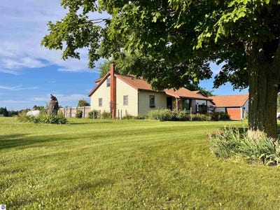 /international/us/3700-red-school-road-kingsley-mi-110100901501/