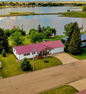 /international/us/1205-n-lake-drive-eureka-sd-110098252359/