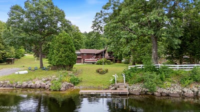 /international/us/15-sanzo-drive-lake-luzerne-ny-110109850547/
