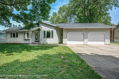/international/us/412-lake-street-bellevue-mi-110108660190/