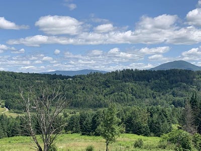 /international/us/1006-vail-drive-lyndon-vt-110101162318/