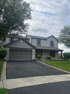 /international/us/527-springwood-lane-bolingbrook-il-110108397773/