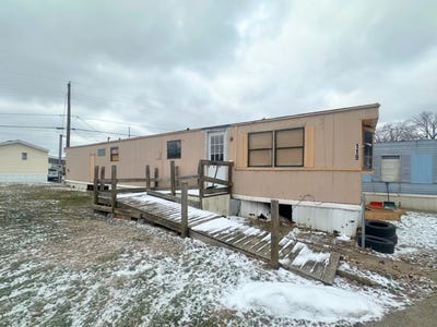 /international/us/119-dogwood-street-se-new-philadelphia-oh-110107818004/