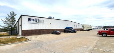 /international/us/1011-industrial-court-moscow-mills-mo-110098321124/