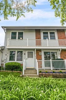 /international/us/321-fairchild-court-bloomingdale-il-110107821459/