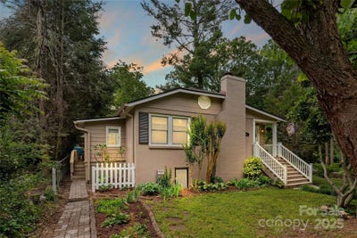 /international/us/261-forest-hill-drive-asheville-nc-110100307079/