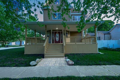 /international/us/215-e-sale-street-tuscola-il-110104515486/