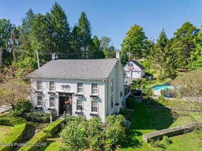 /international/us/211-overbrook-avenue-dallas-pa-110110168581/