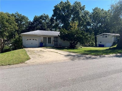 /international/us/6001-n-michigan-place-gladstone-mo-110120511972/