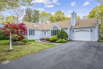 /international/us/100-statice-lane-hyannis-ma-110108080089/