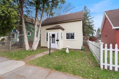 /international/us/2436-oakes-ave-superior-wi-110108547835/