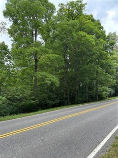 /international/us/fries-rd-foxfire-galax-va-110093084608/