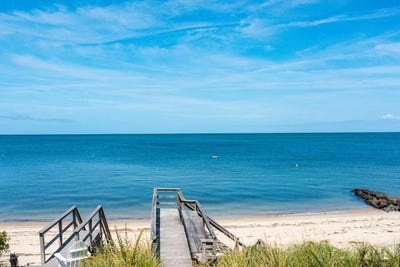/international/us/232-robbins-hill-road-brewster-ma-110098594815/