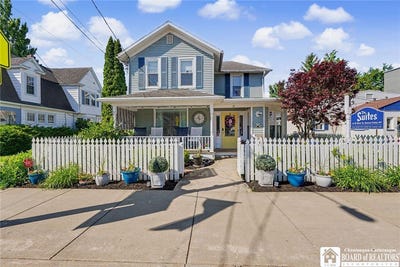 /international/us/15-main-street-bemus-point-ny-110108846924/