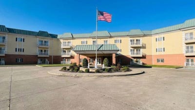 /international/us/1300-n-main-sikeston-mo-110108541268/