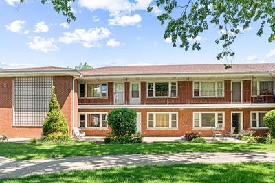 /international/us/1113-holiday-lane-des-plaines-il-110107489690/