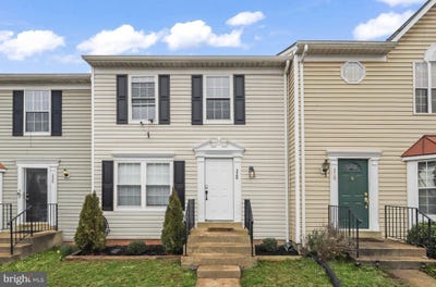 /international/us/328-moseby-court-manassas-park-va-110107954777/