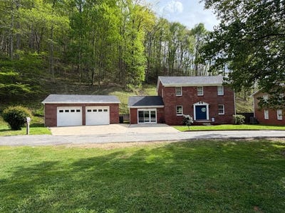 /international/us/1010-mays-branch-prestonsburg-ky-110107929744/