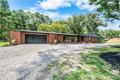 /international/us/14791-boydton-plank-road-warfield-va-110100765590/