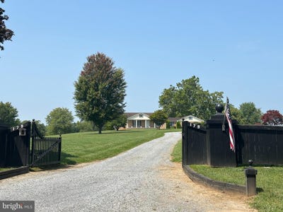 /international/us/179-clifton-road-berryville-va-110119494249/