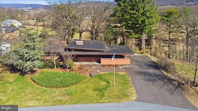 /international/us/11903-haven-hill-drive-smithsburg-md-110107076477/