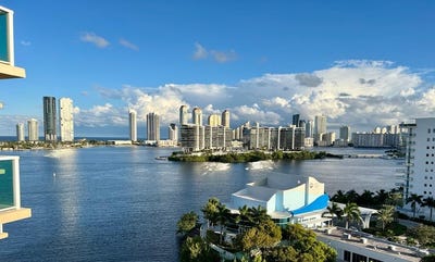 /international/us/3330-ne-190th-street-aventura-fl-110093341483/