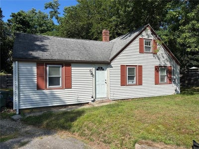 /international/us/930-greenville-avenue-smithfield-ri-110101192581/
