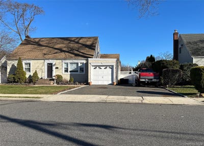 /international/us/95-clark-avenue-massapequa-ny-110105889179/