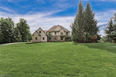 /international/us/16685-lucky-bell-lane-chagrin-falls-oh-110110324798/