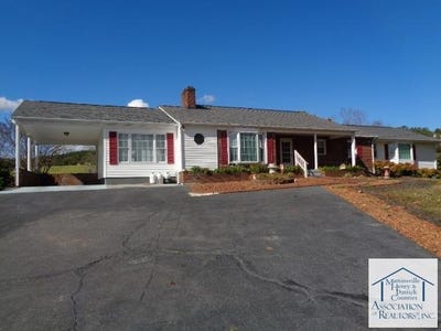/international/us/367-s-hazelwood-dr-stuart-va-110103030413/
