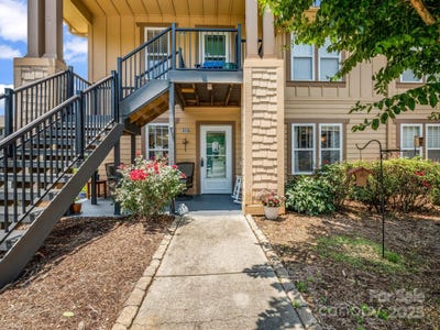 /international/us/1901-deermouse-way-hendersonville-nc-110100504293/