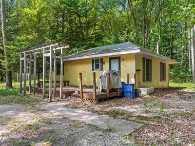 /international/us/3530-warren-road-benzonia-twp-mi-110101434820/