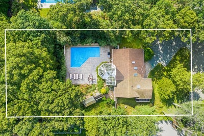 /international/us/33-guernsey-ln-east-hampton-ny-110110325544/