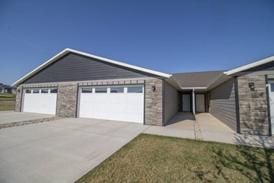 /international/us/2111-walnut-st-hull-ia-110107882482/