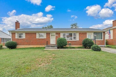 /international/us/631-santee-rd-roanoke-va-110110308218/