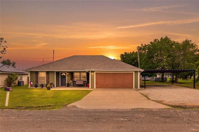 /international/us/703-s-college-street-celeste-tx-110108259285/