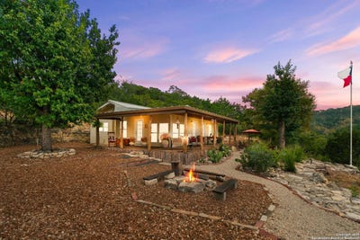 /international/us/411-valley-view-pipe-creek-tx-110104049292/