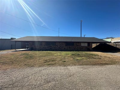 /international/us/111-e-spence-street-sulphur-springs-tx-110105752866/
