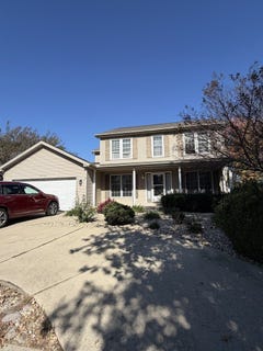 /international/us/3506-e-oakland-avenue-bloomington-il-110120694057/
